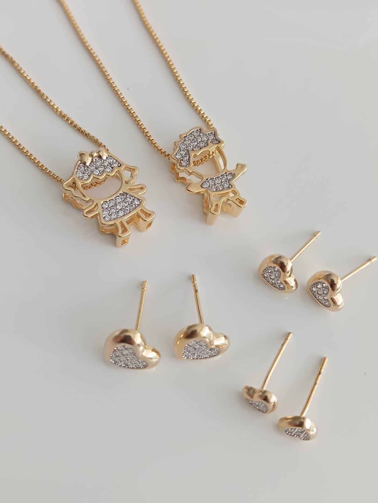 Boy/Girl pendant necklace with open base and high setting 10159