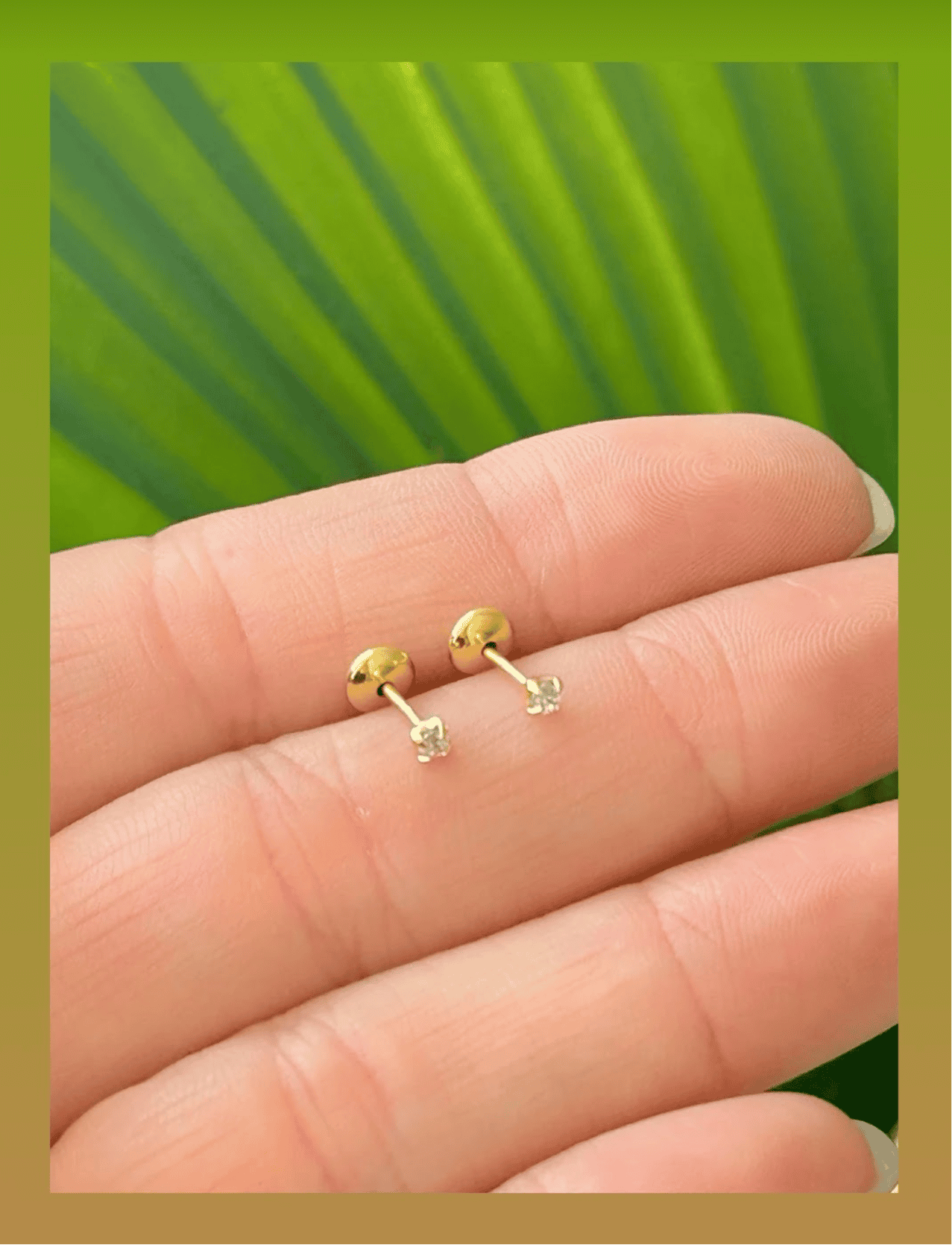 Tiny stud earring 9193