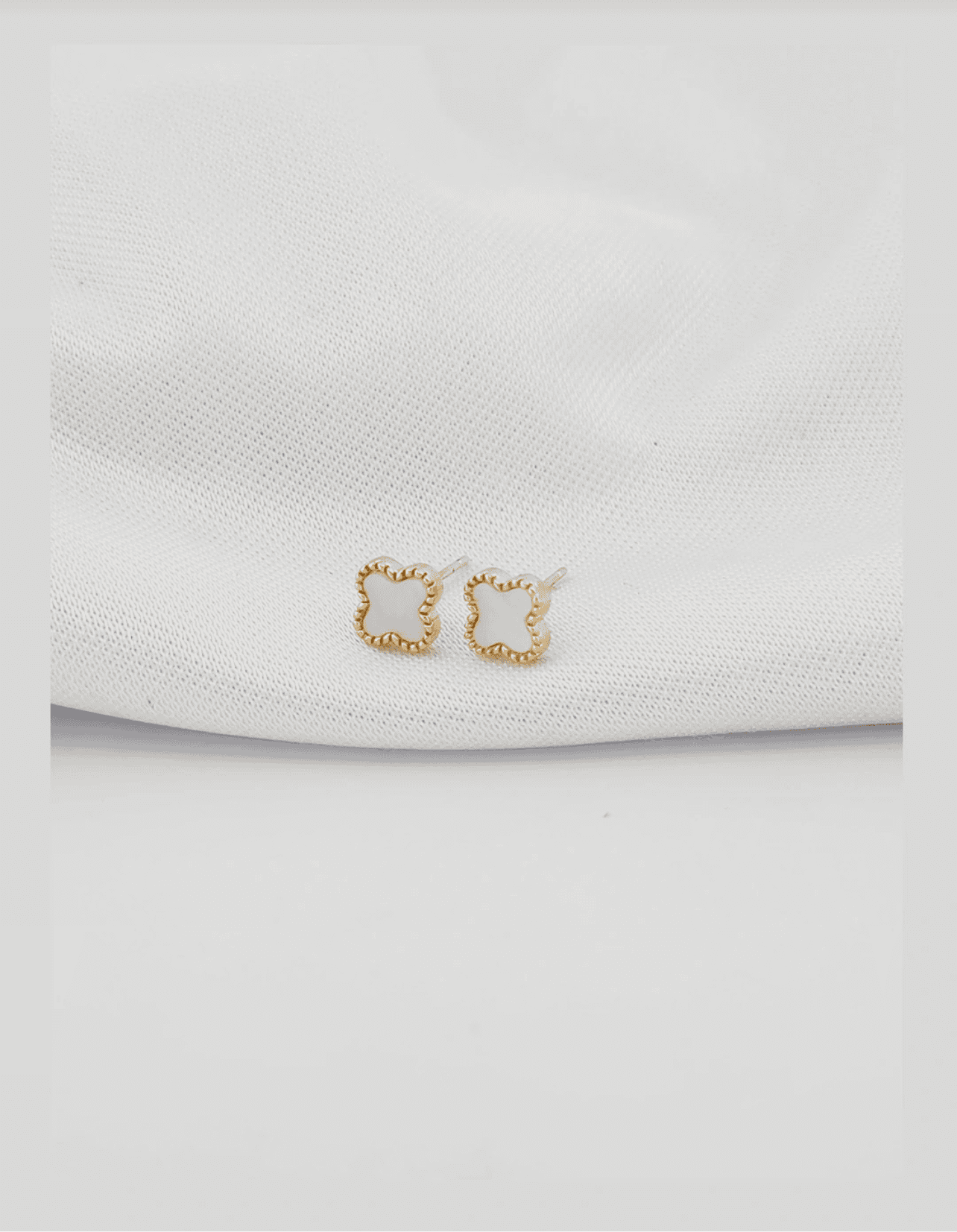 Mother-of-pearl clover earring with beaded side 11262