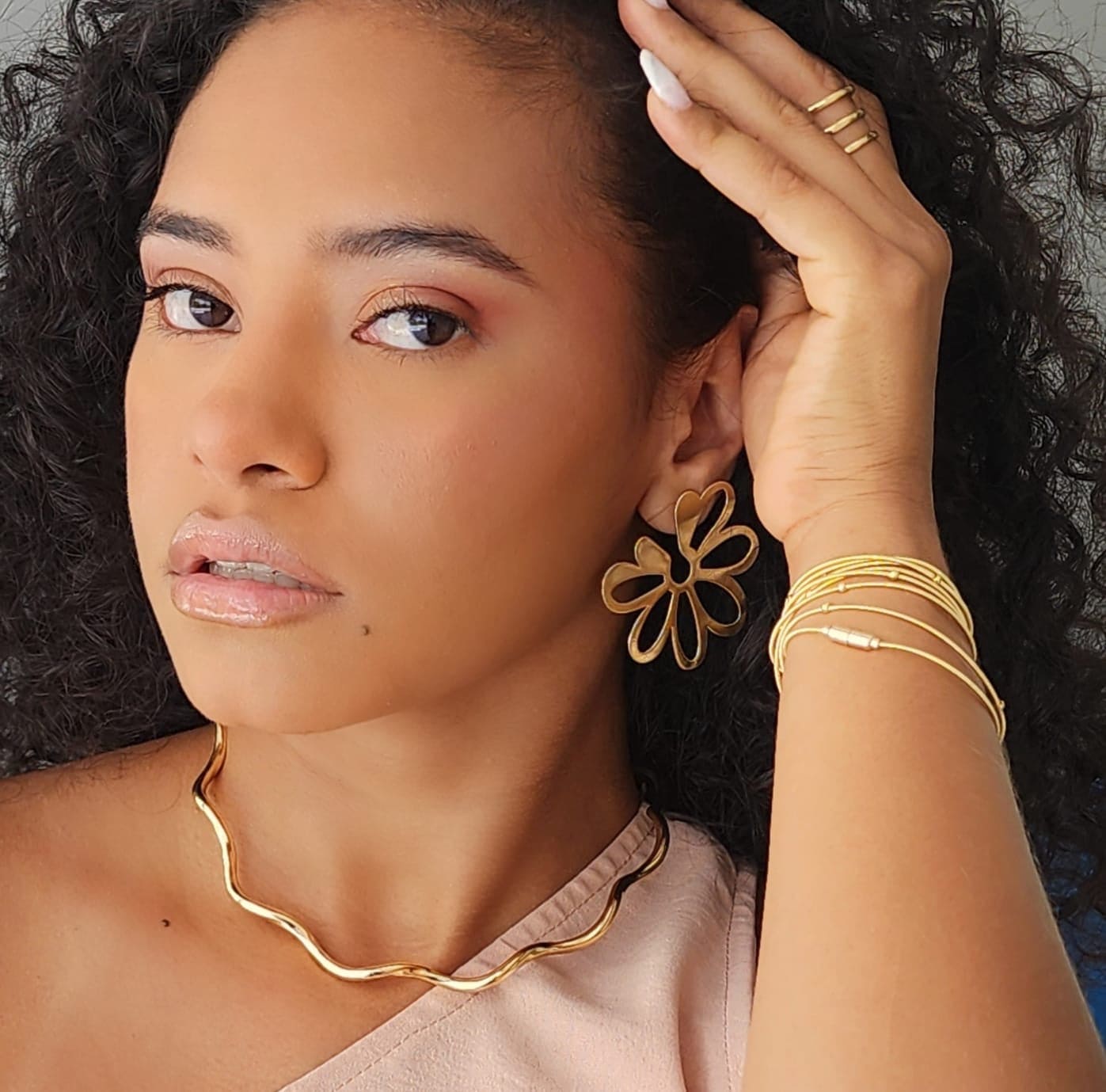 Thick smooth wavy band 9282