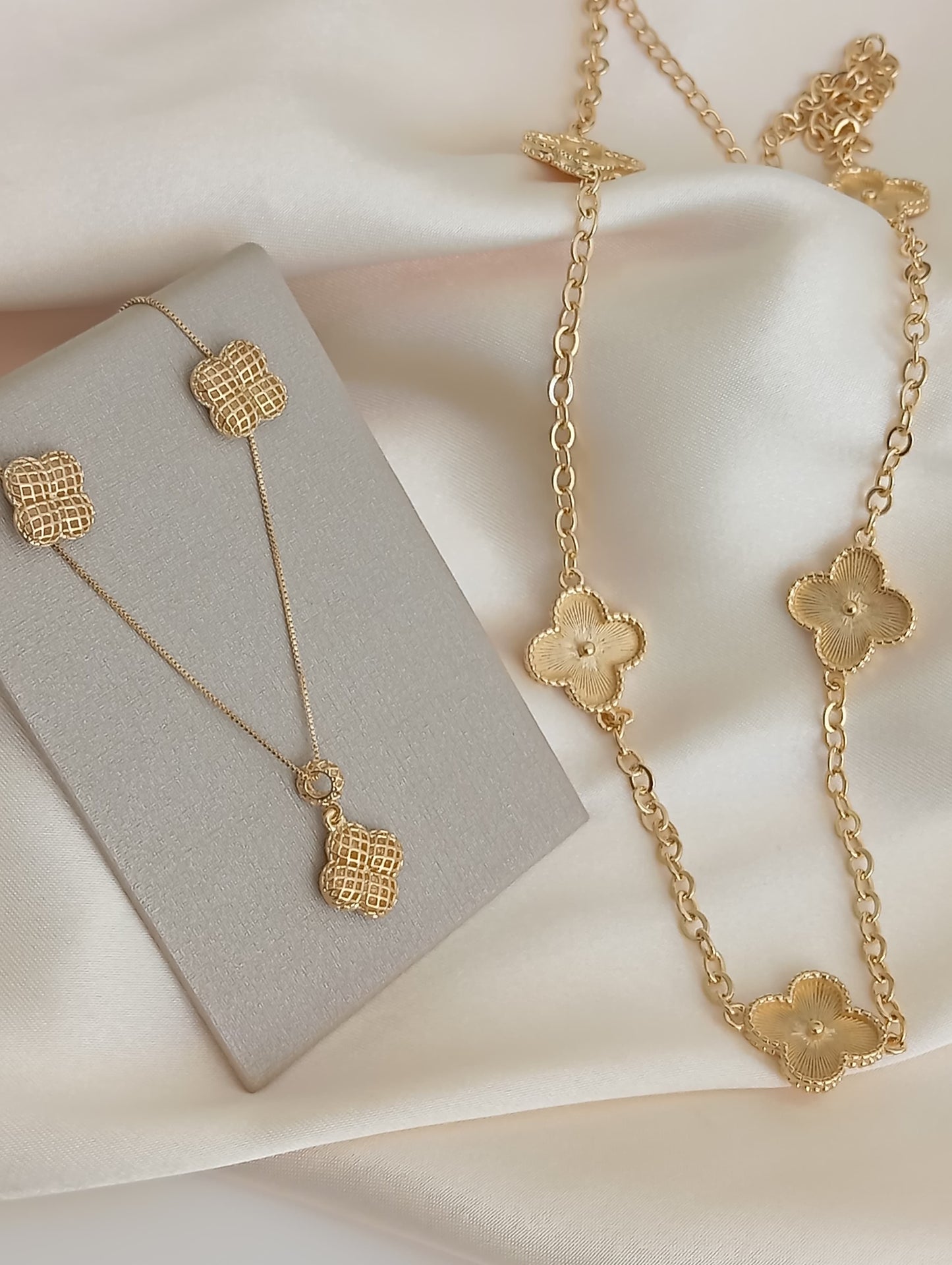 17.7-inch Necklace with 5 Smooth Flowers and Links 11188