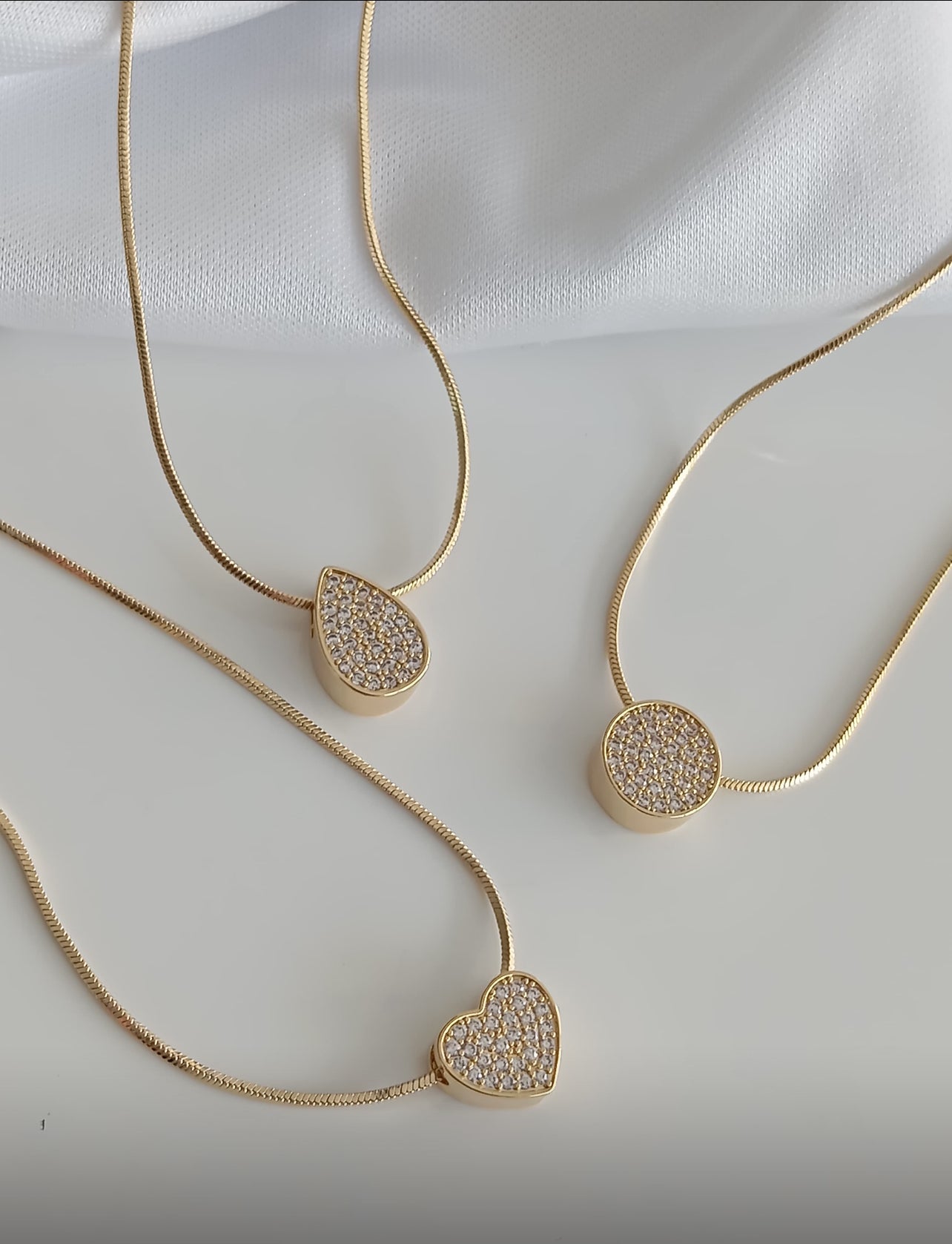 17.7-inch snake chain necklace with a pavé drop pendant 11478