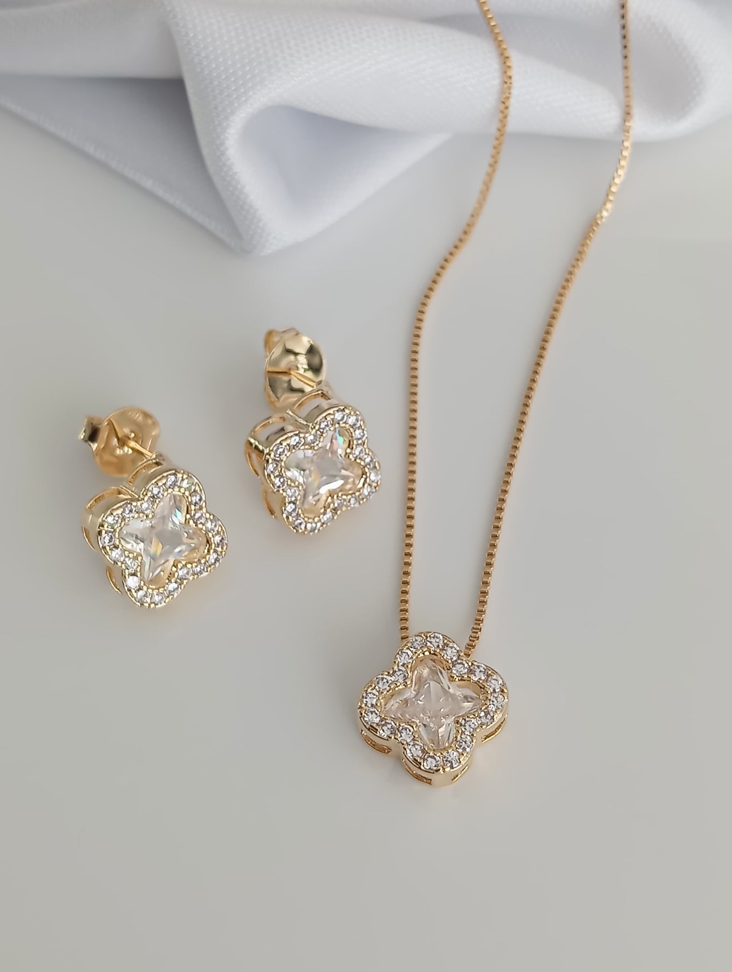 Clover set with citrine and pave sides 11213