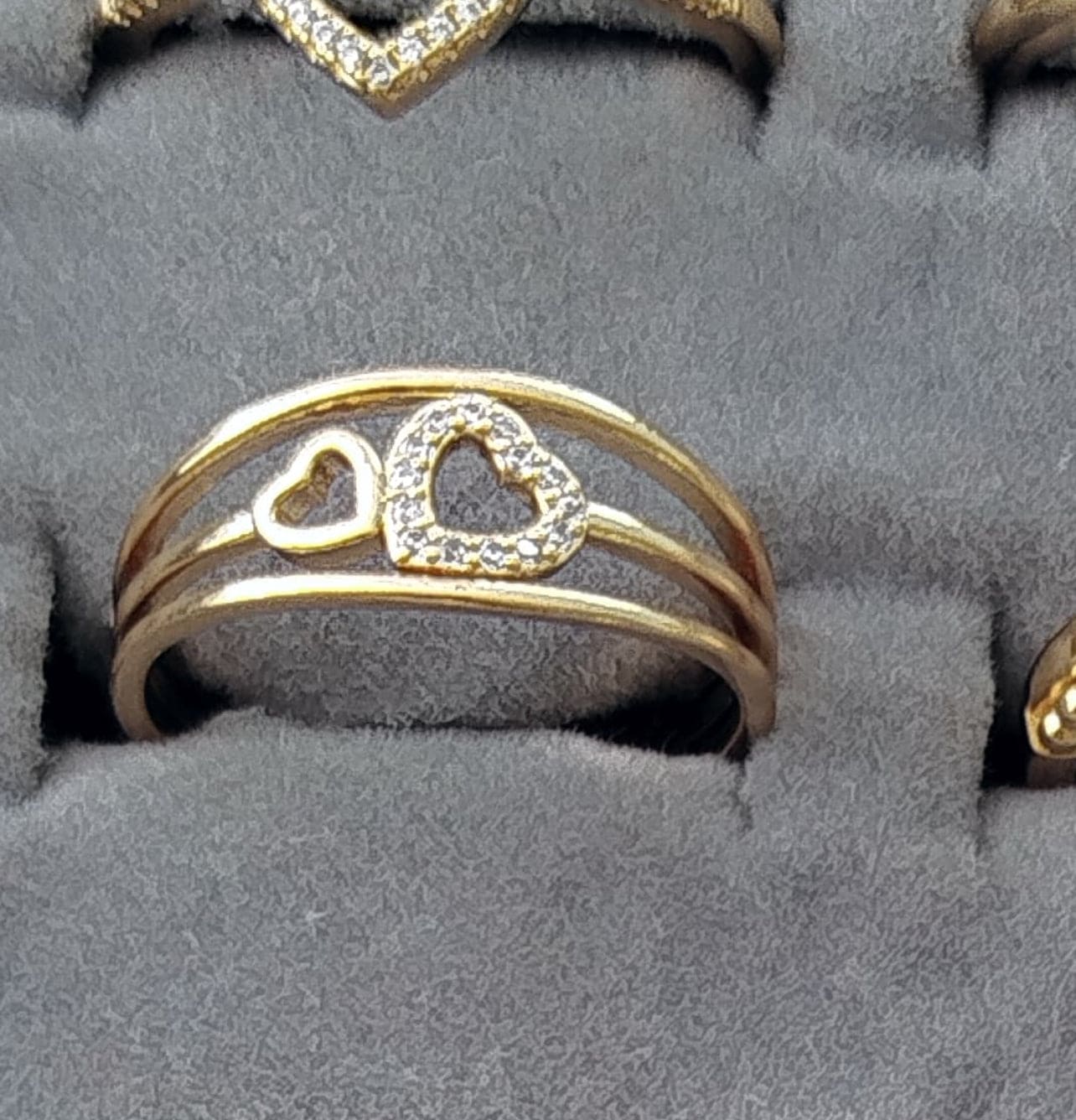 Stylish three-band ring featuring a sparkling heart and a plain one 10842