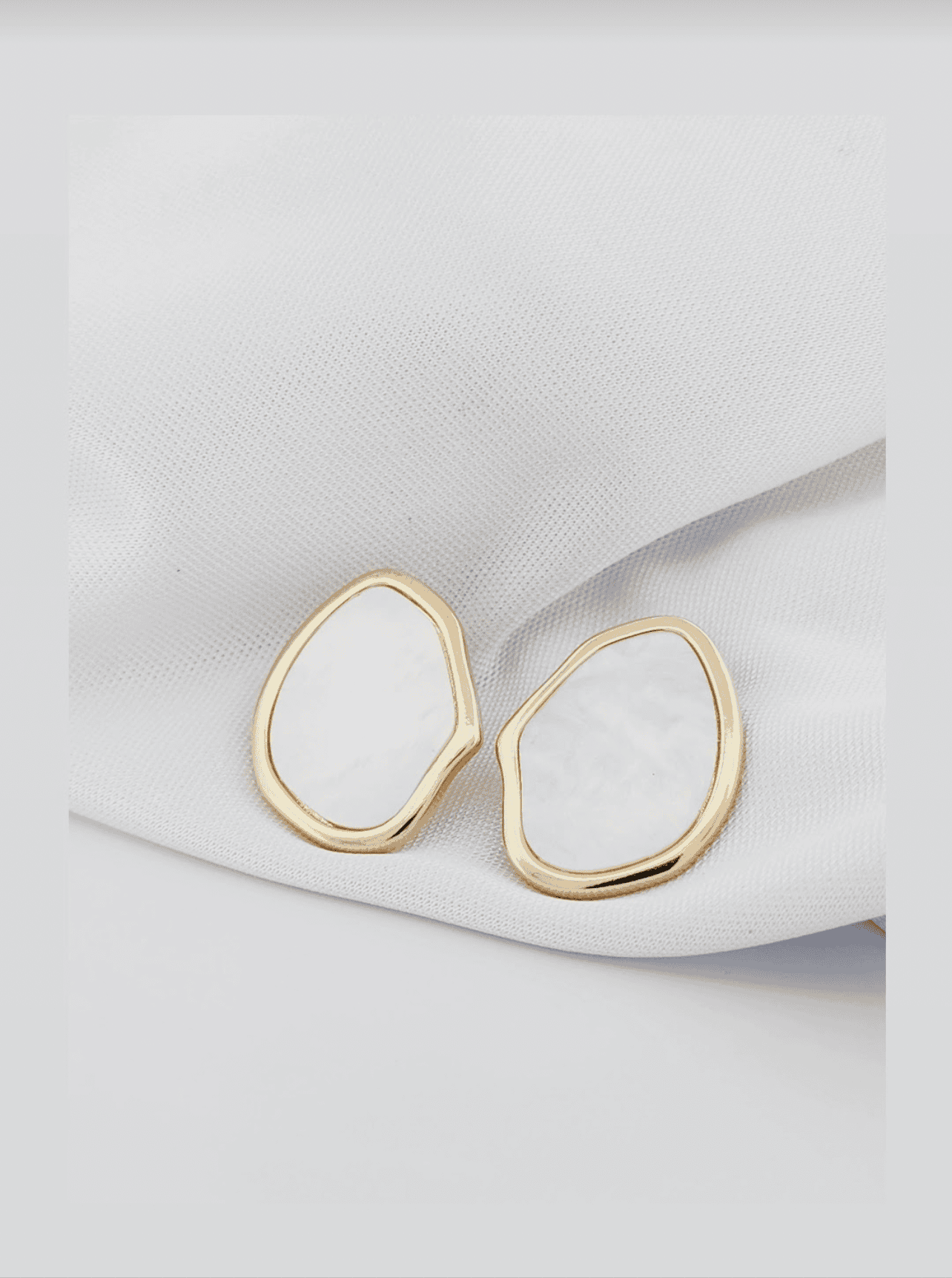 Organic Earring with Mother of Pearl 11260