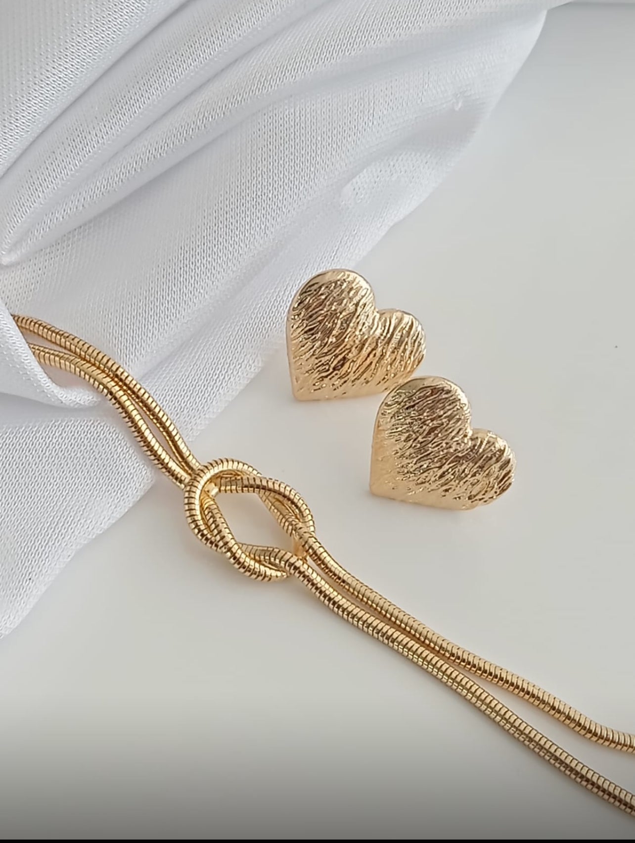 Interlaced German wire bracelet 9084