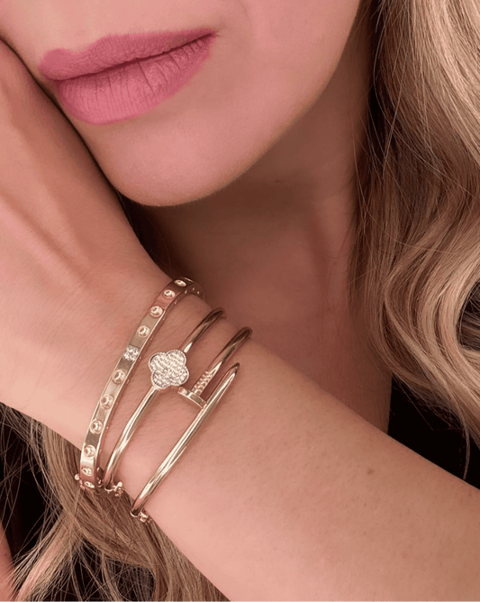 Bracelet with a Single Flower Set on a Base
