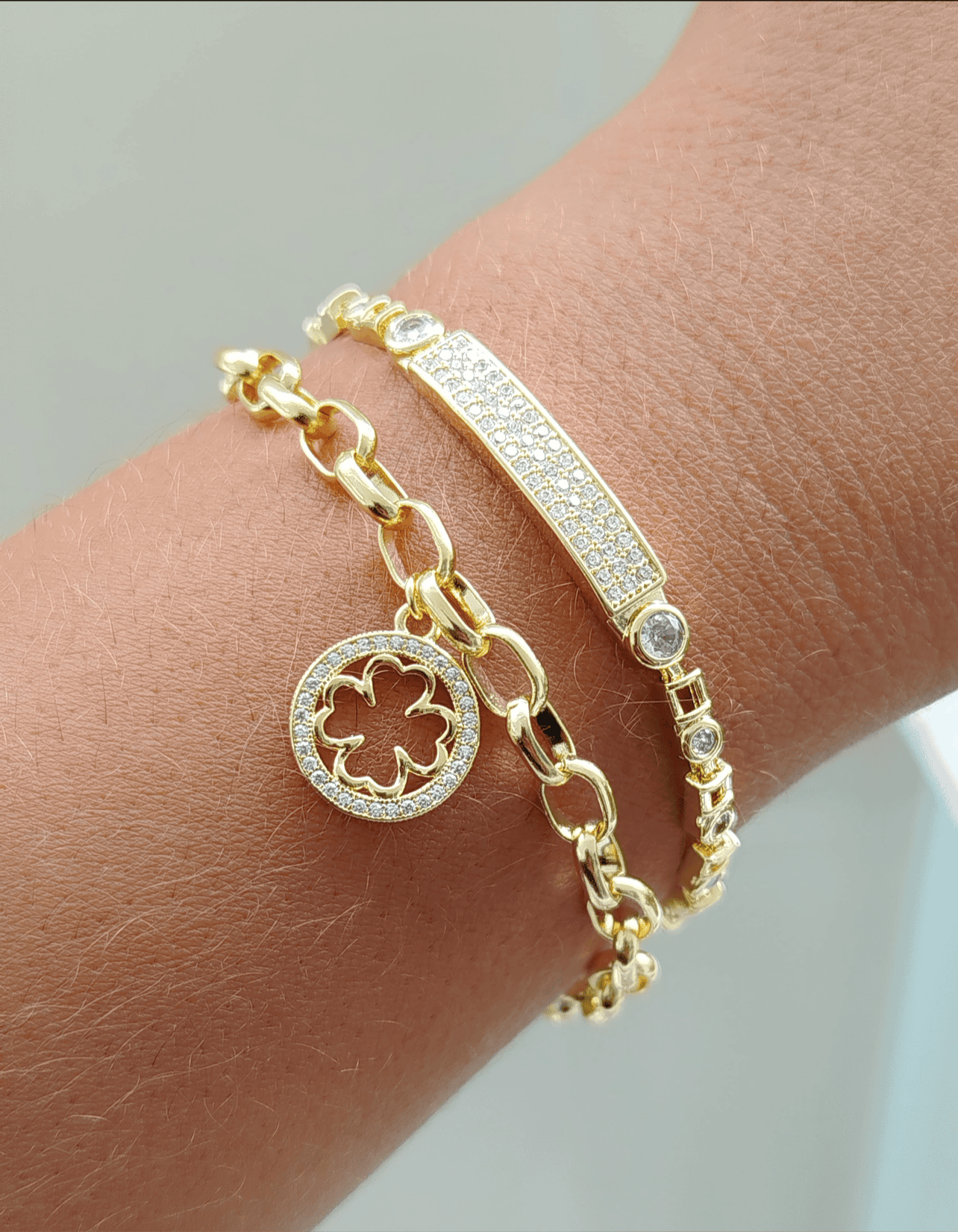 6.7-inch round link bracelet with open clover 11807