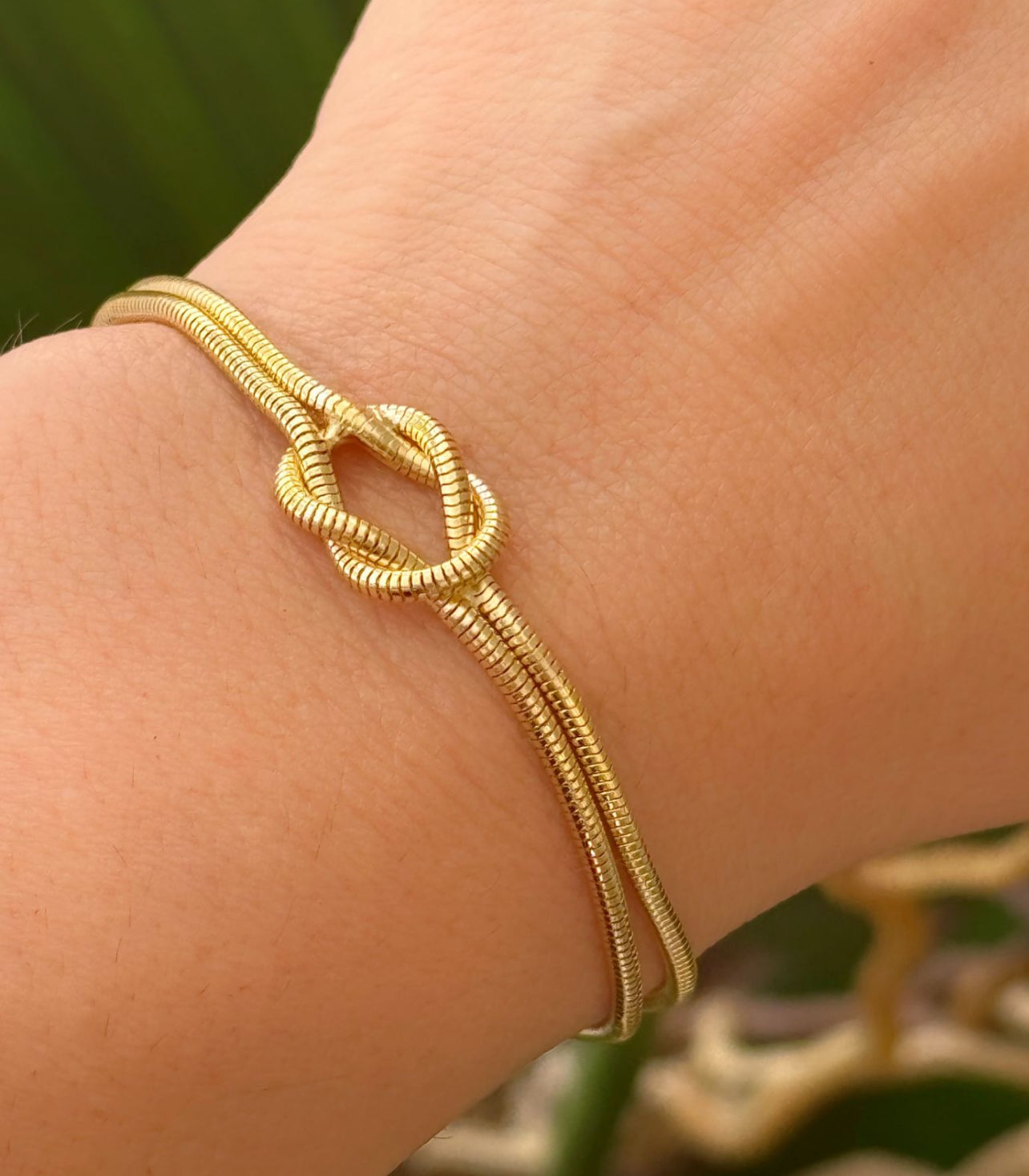 Interlaced German wire bracelet 9084