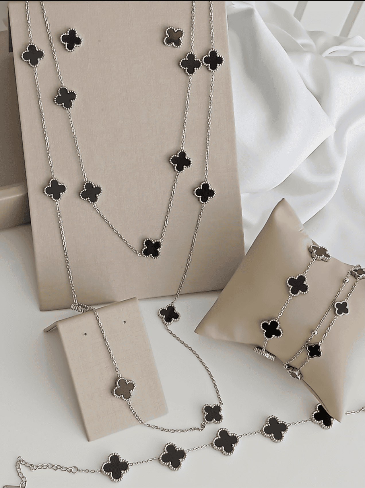 6.7 inches stainless steel bracelet with 5 clovers 11339