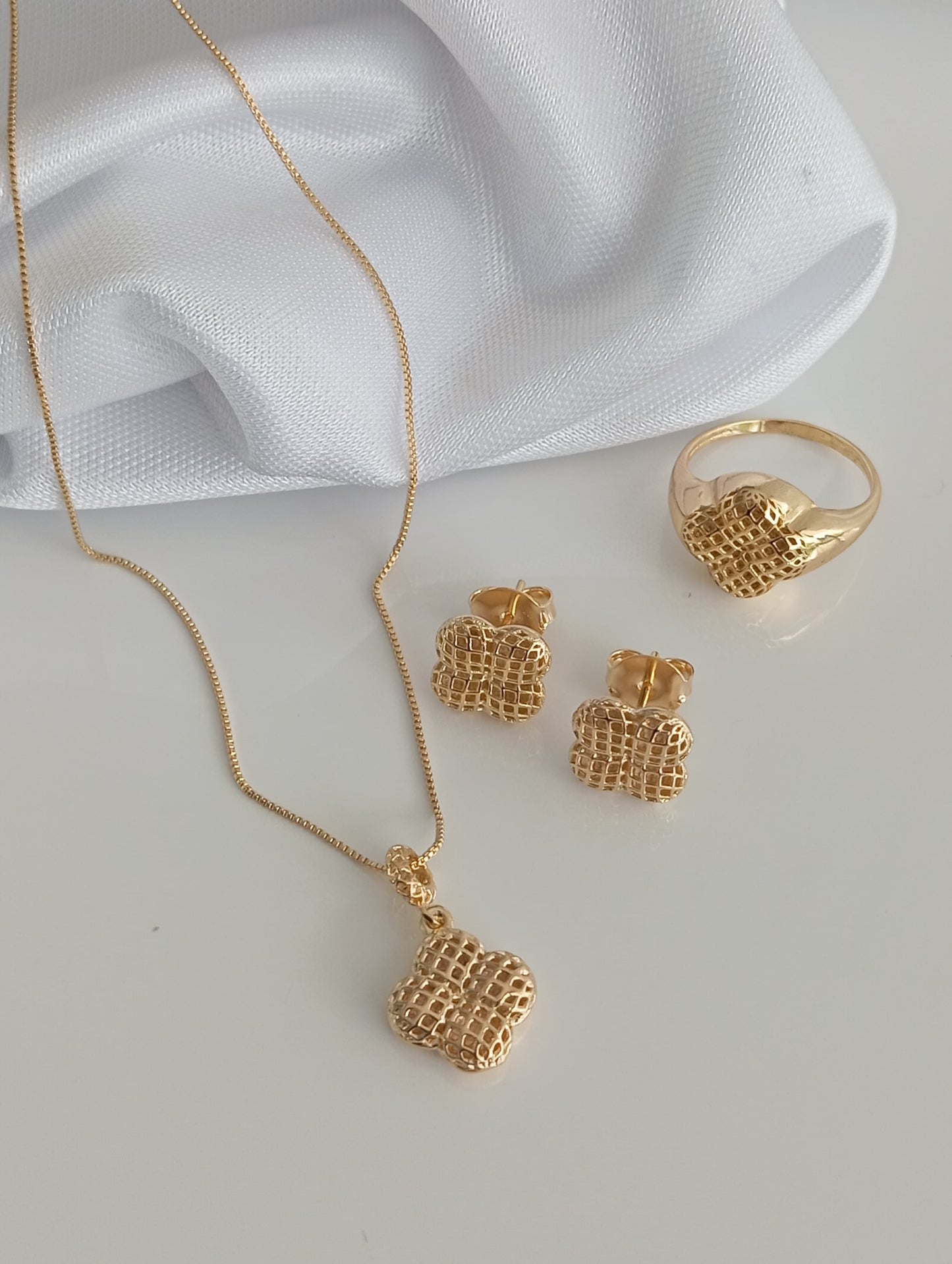 Smooth Woven Four-Leaf Clover Ring 11030