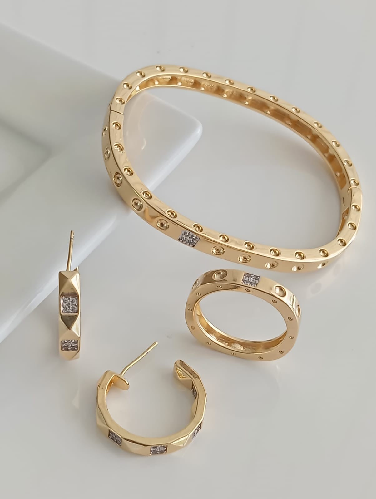 Smooth dot bracelet with a square zirconia 9945