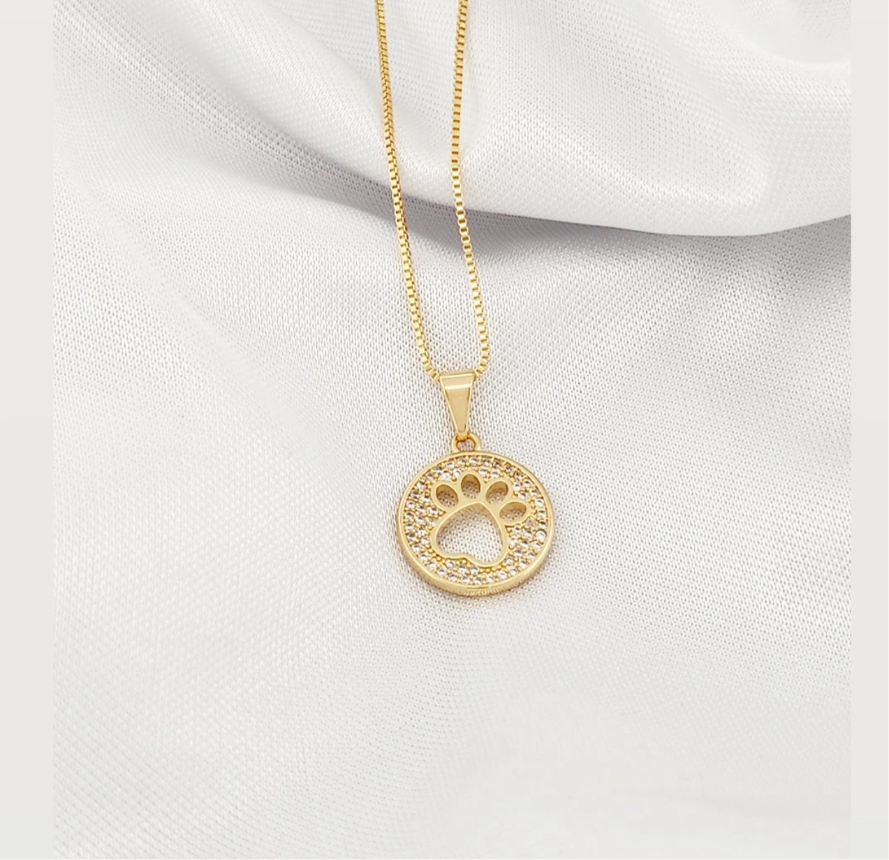 18-inch necklace with a cutout paw and a pavé medal charm 11615