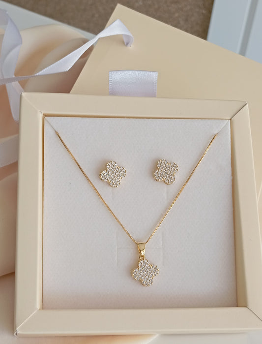 Stainless steel set with a clover pendant and sparkling base 11675