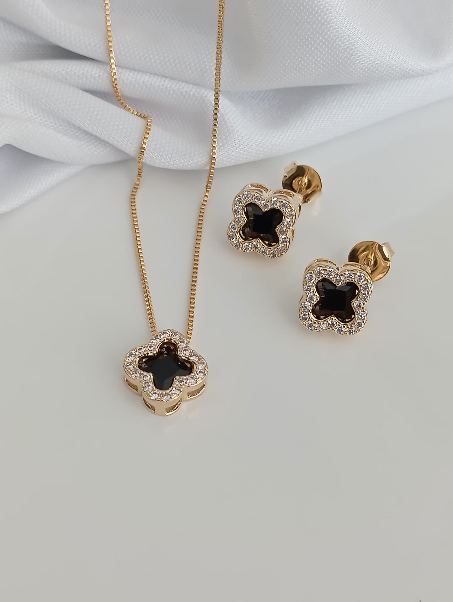Clover set with citrine and pave sides 11213
