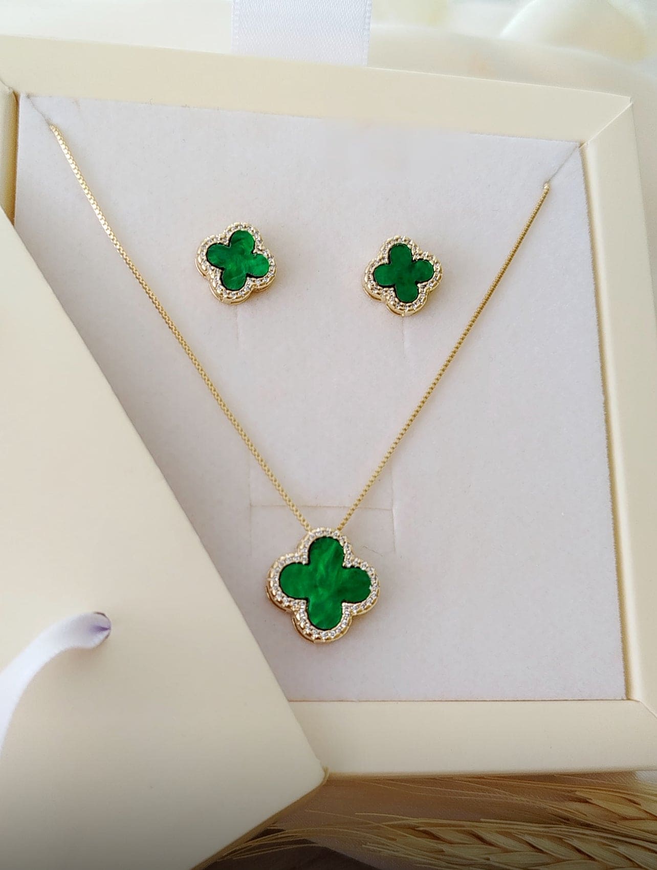 Steel clover set with 1 row of high-set zirconia 12247