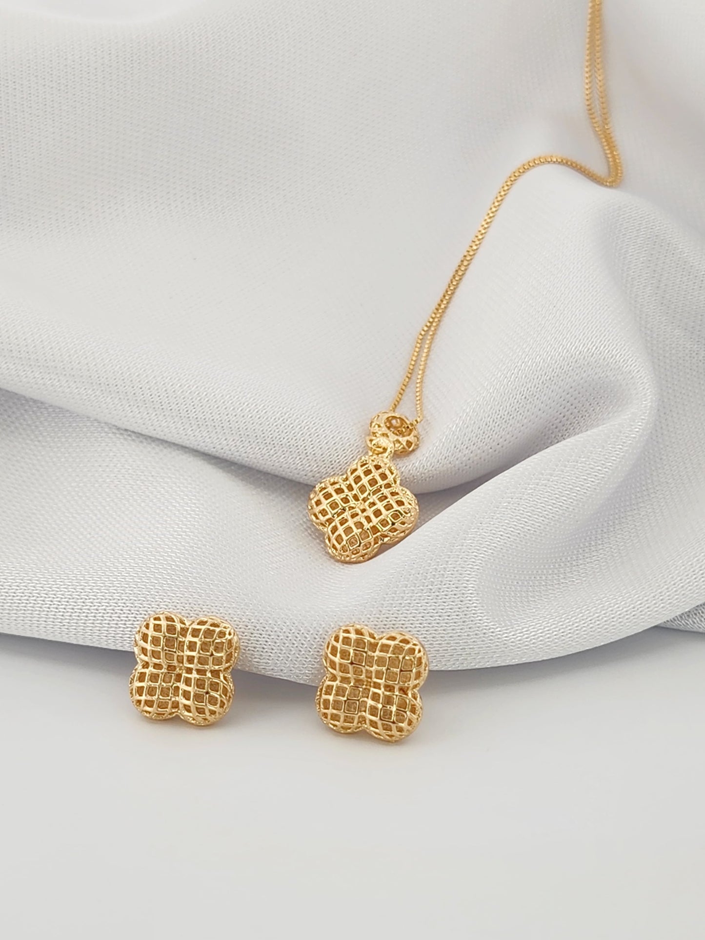 Lacy Clover Set 11048