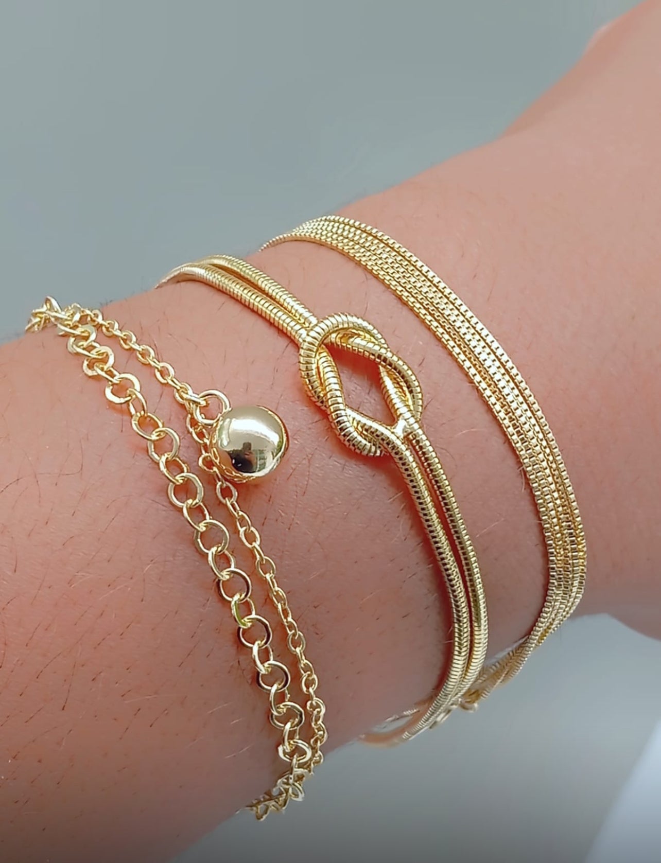 Interlaced German wire bracelet 9084