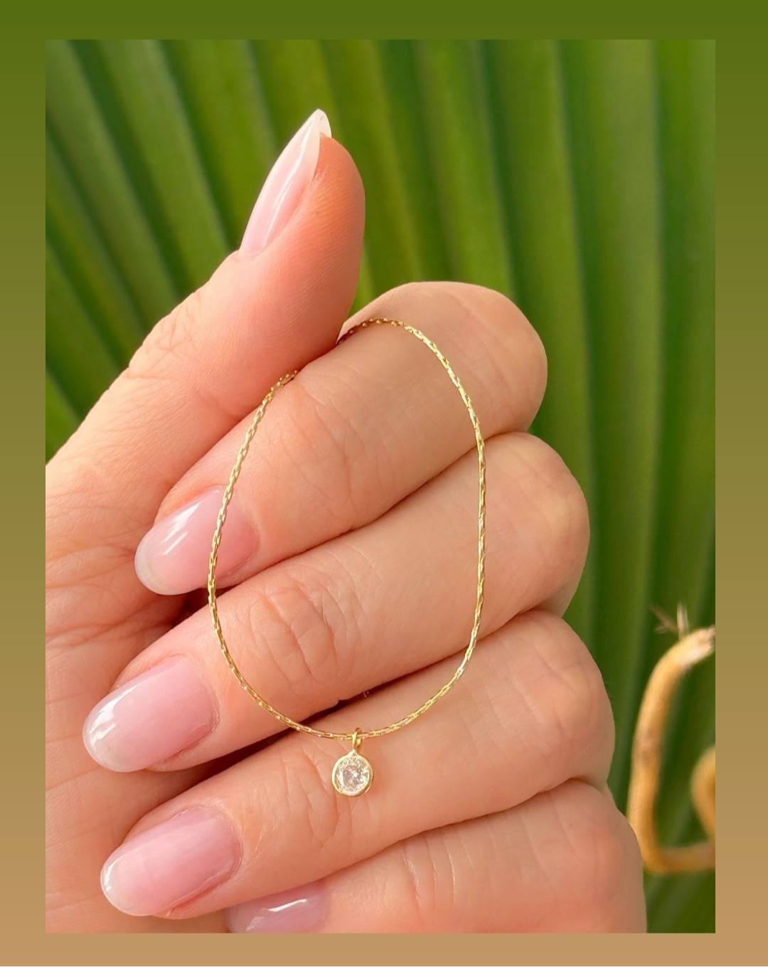 Thin necklace with a solitaire pendant 10063