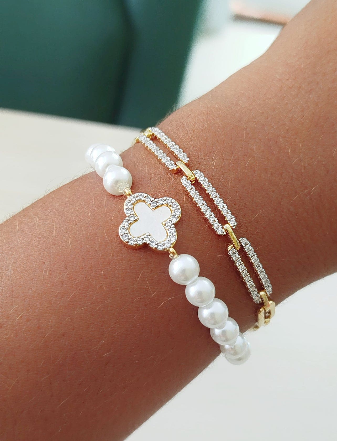 11832 Bracelet with smooth and pavé rectangular links.