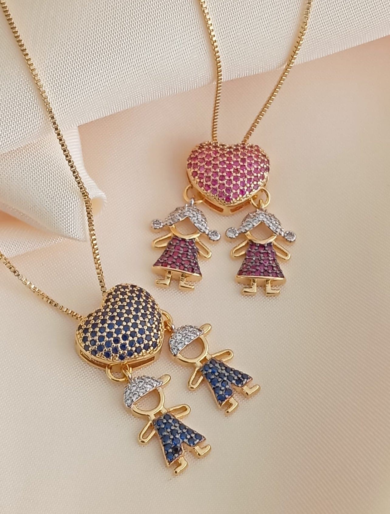 Heart necklace with 2 children 9952