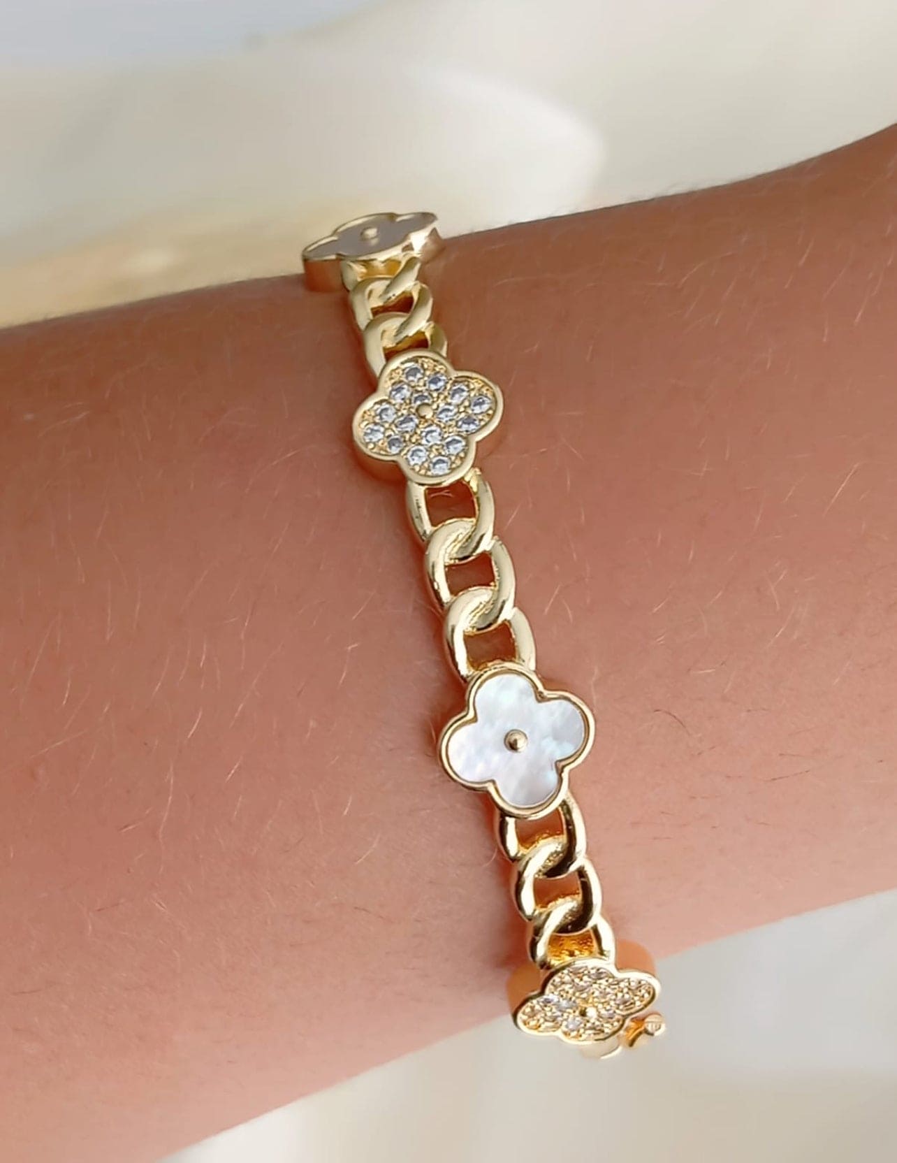 4 flowers bracelet 9975