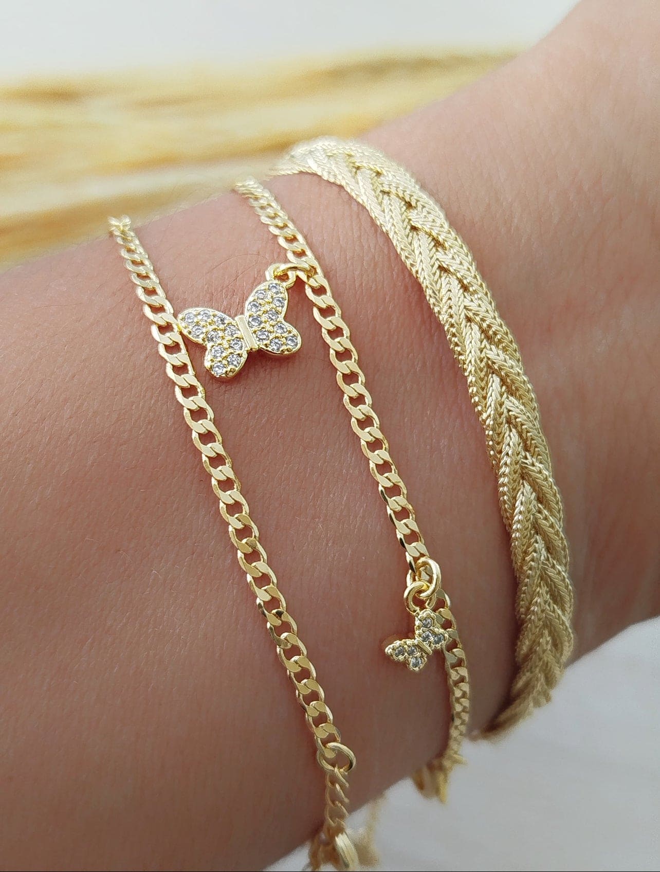 11803 6.7-inch bracelet with two butterflies