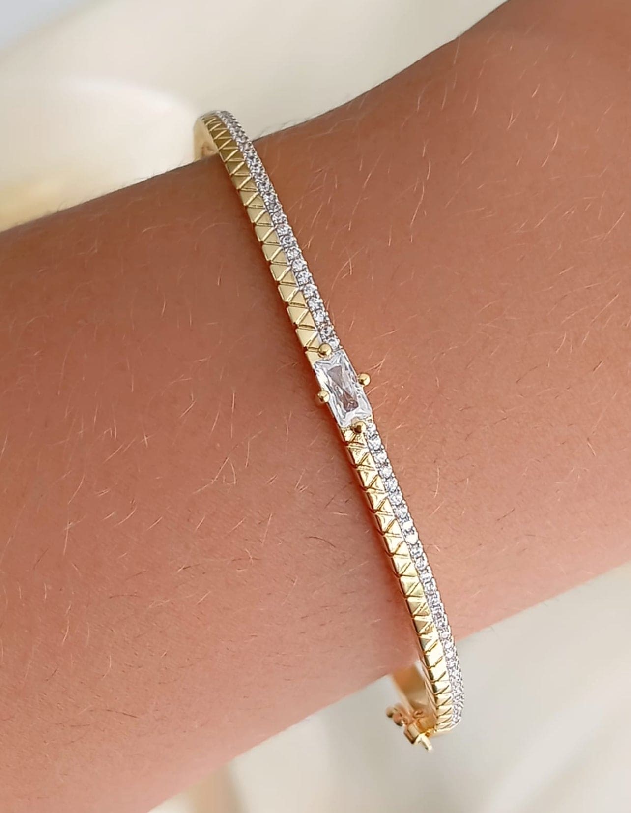 Bracelet with 1 zirconia stripe and 1 square stone 9948