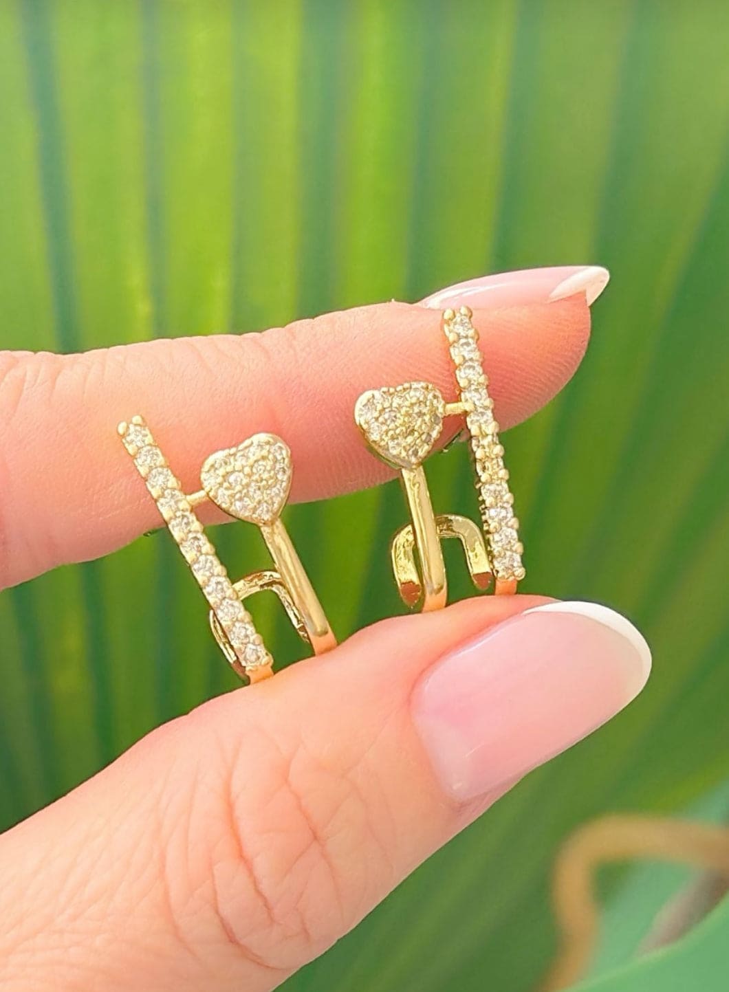 Prong Earring with a Single Band and Pavé Heart