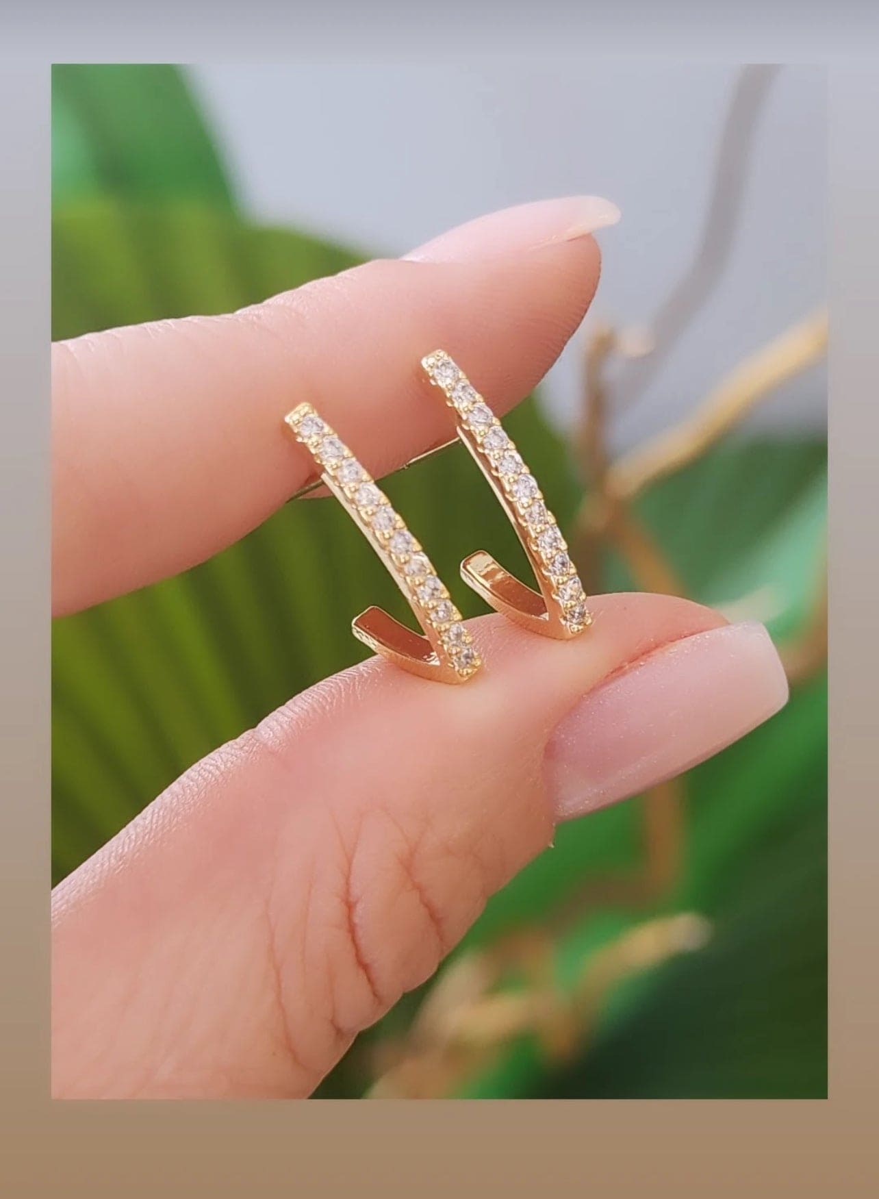 Flat earring with a tip 8061