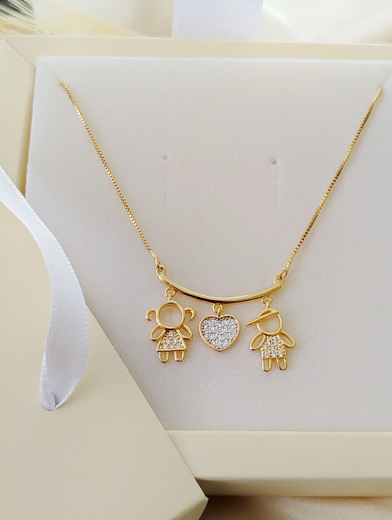 Necklace with two kids and a heart 10454