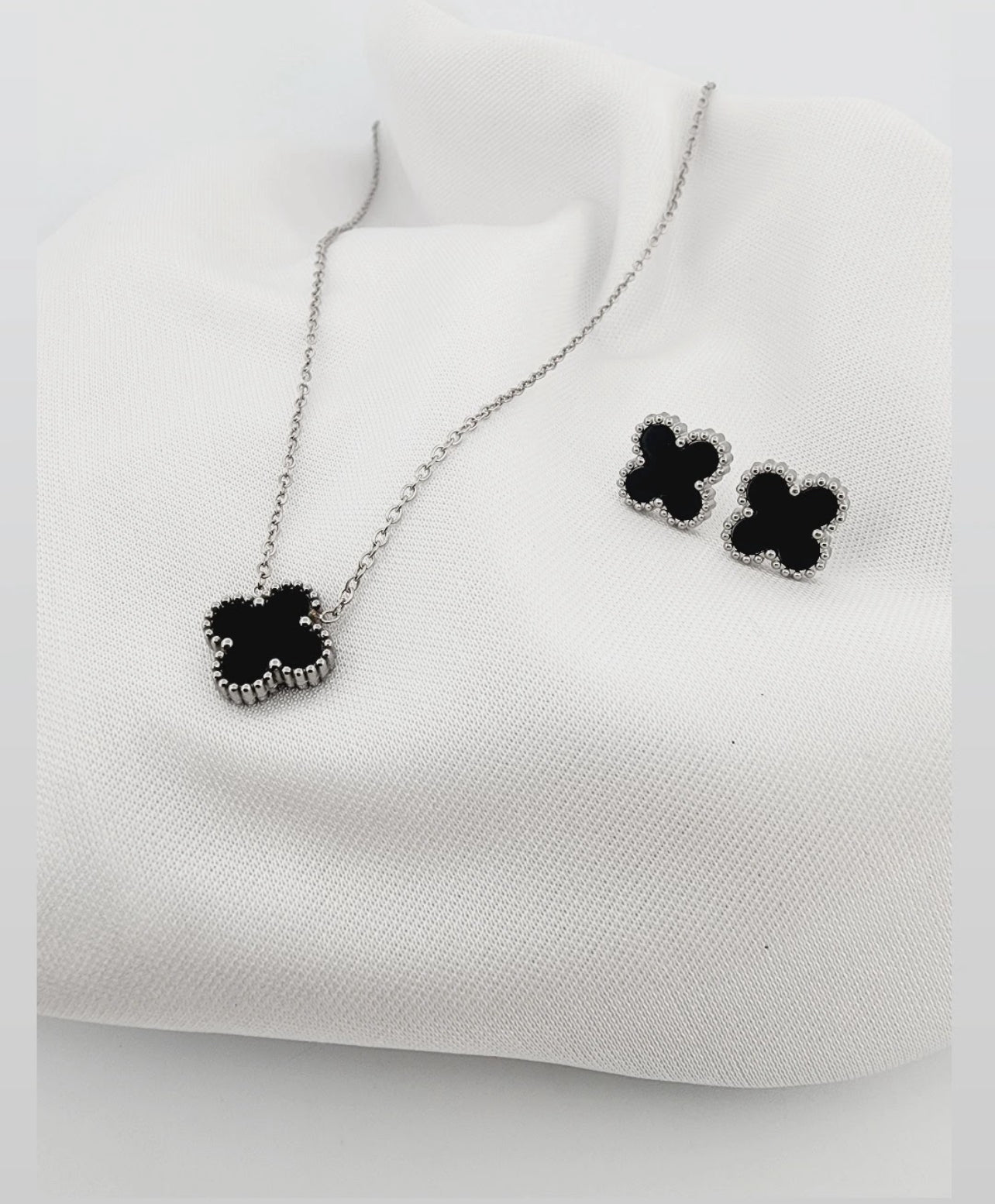 Lucky charm in steel – 16-inch set with clover pendant 11340