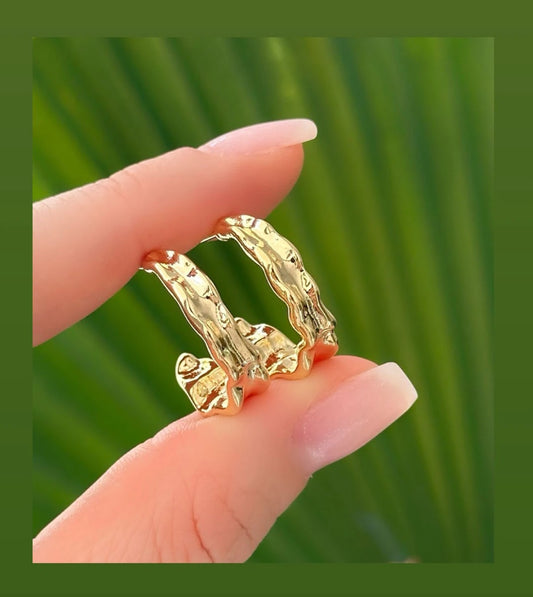 Smooth Crumpled Leaf Hoop