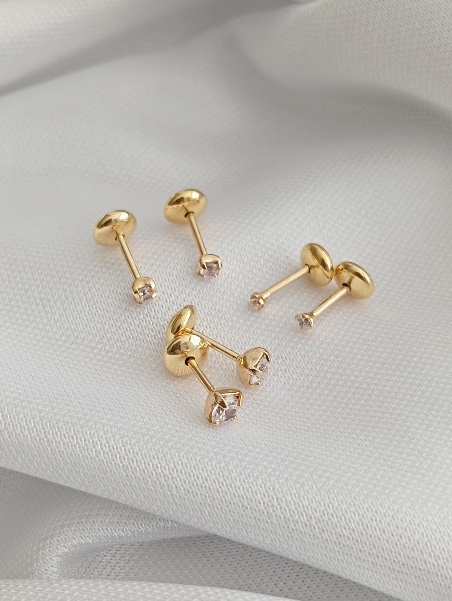 Tiny stud earring 9193