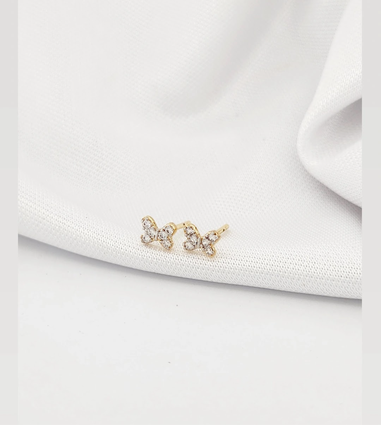 Butterfly stud earring with pavé stones and one smooth strand