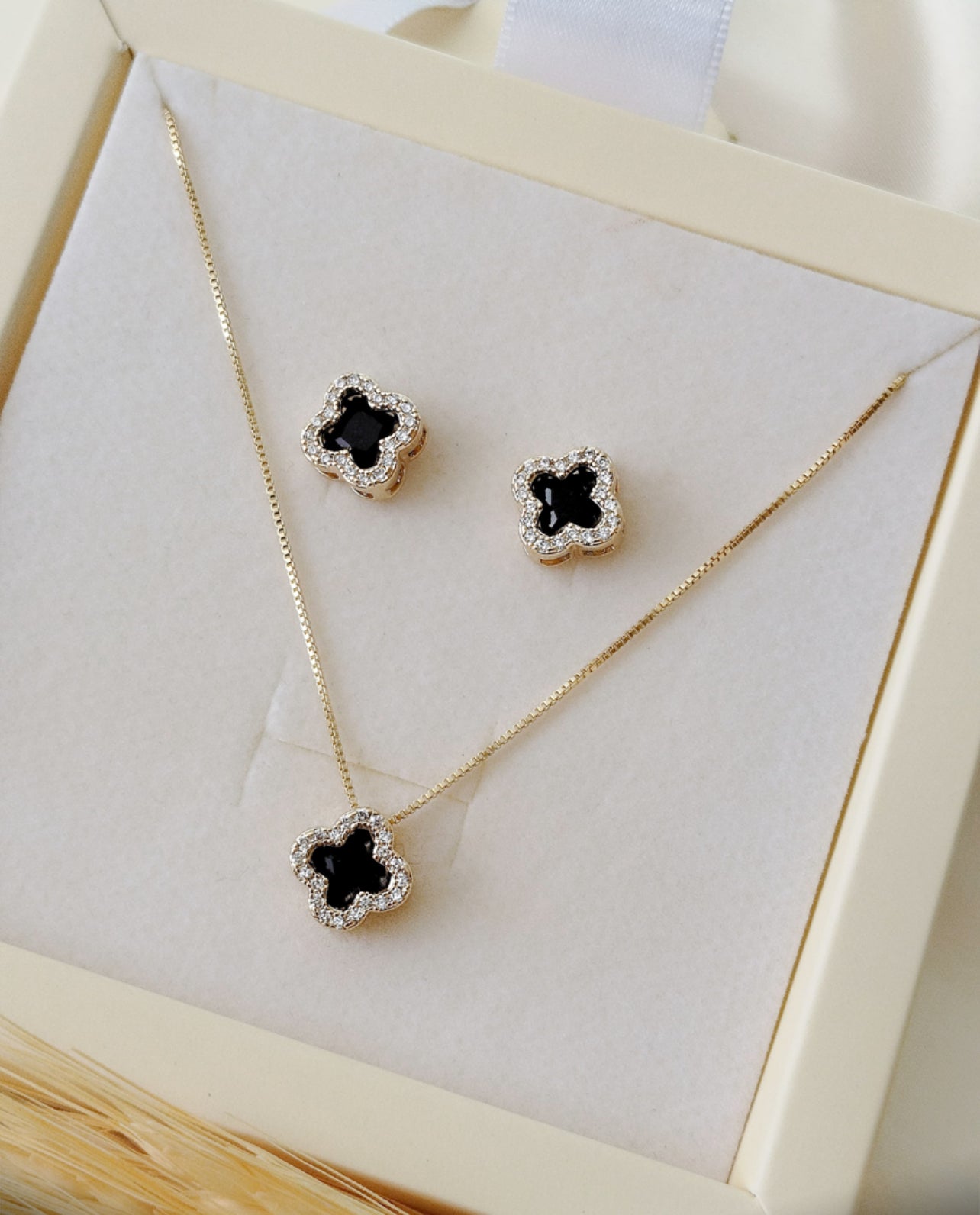 Clover set with citrine and pave sides 11213