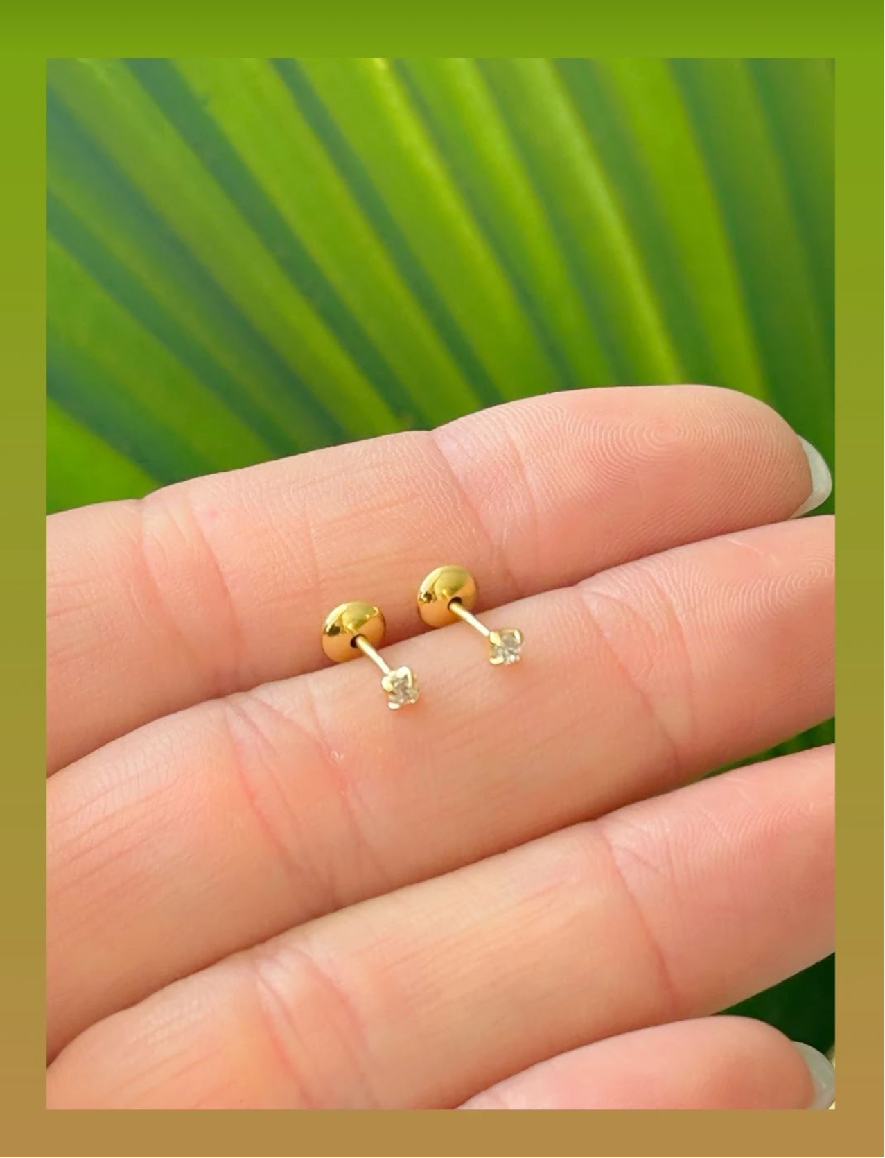 Tiny stud earring 9193