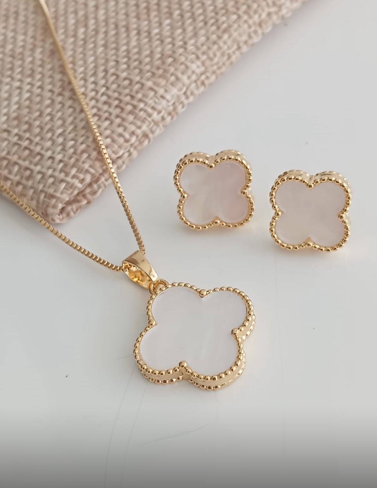 18-inch steel set with clover pendant 11985