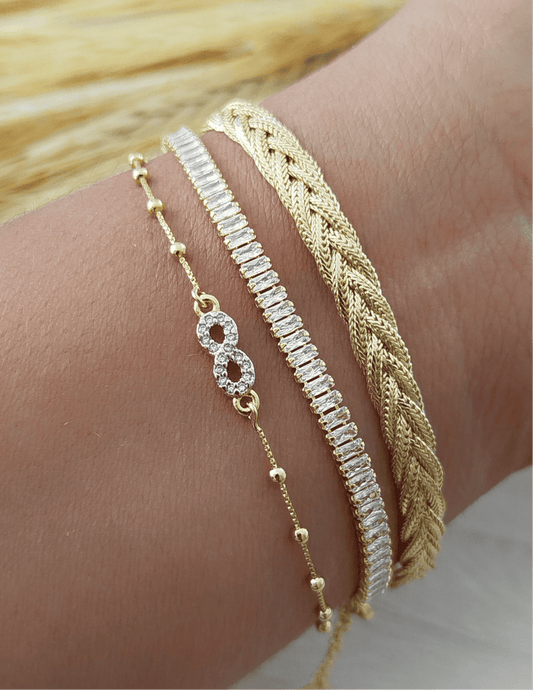 11805 6.7-inch bracelet with mini infinity charm