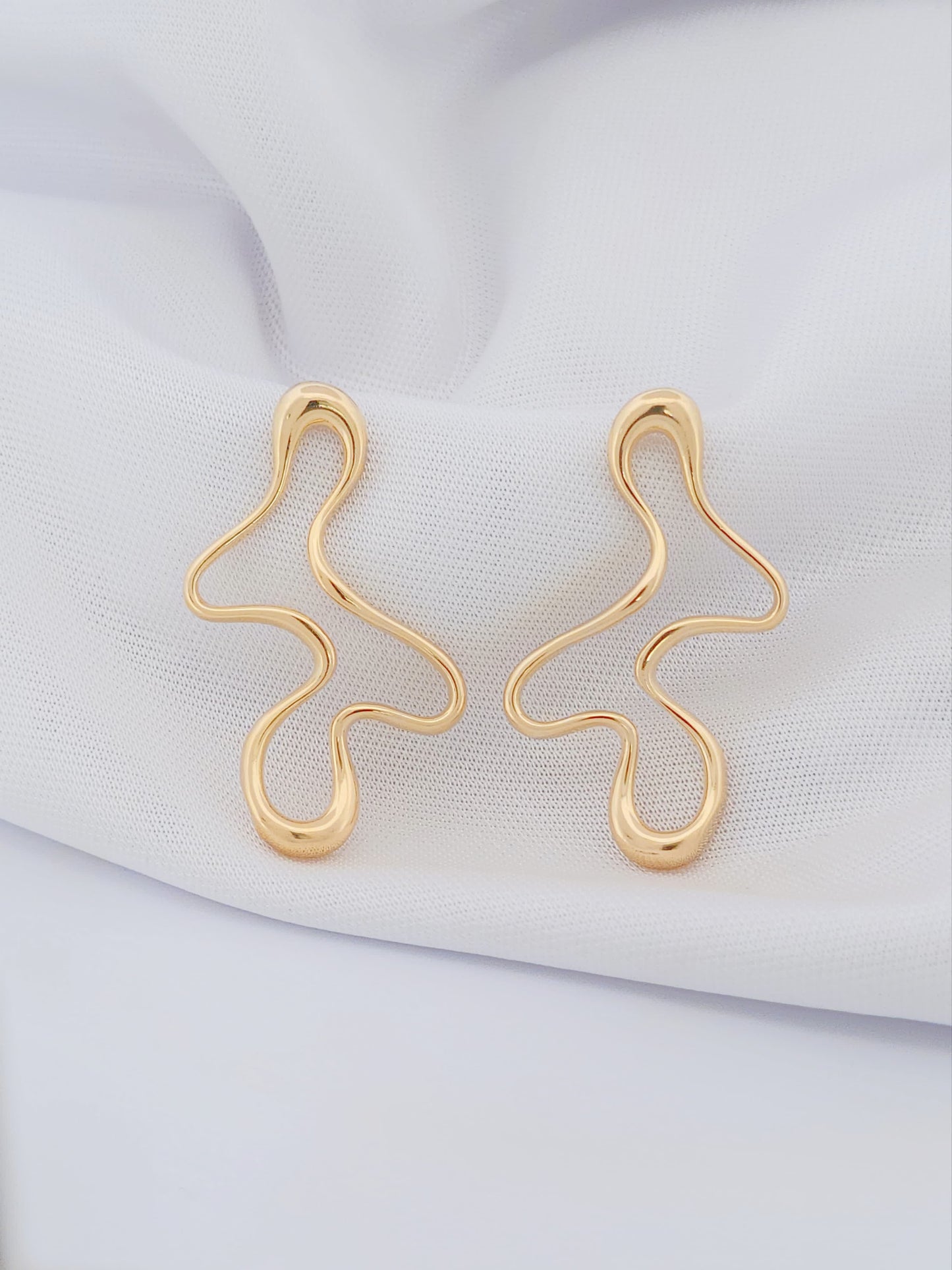 Thin smooth melted organic earring 11178