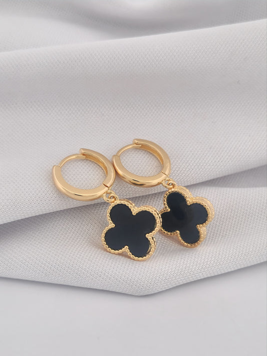 Hoop earring with 1 clover pendant 10805