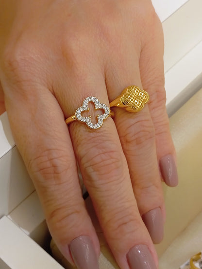 Ring with 1 Hollow Clover Pavé with Sparkling Accents