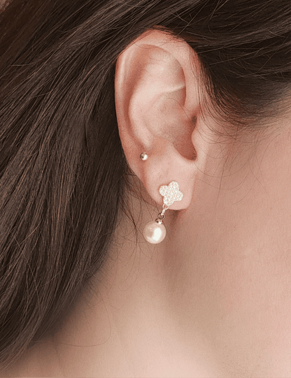 Earring with a Single Pavé Flower and Sparkling Accents