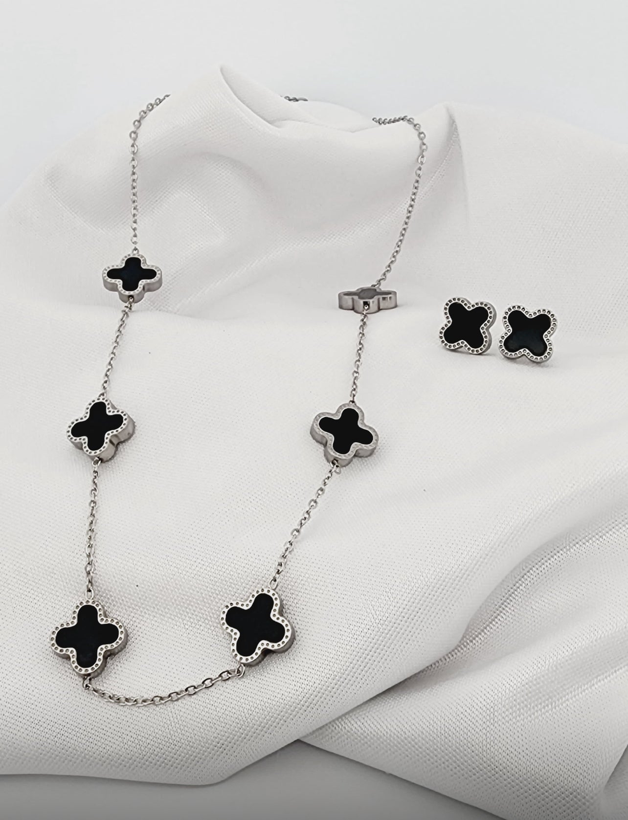 16-inch stainless steel set with clover pendant 11336