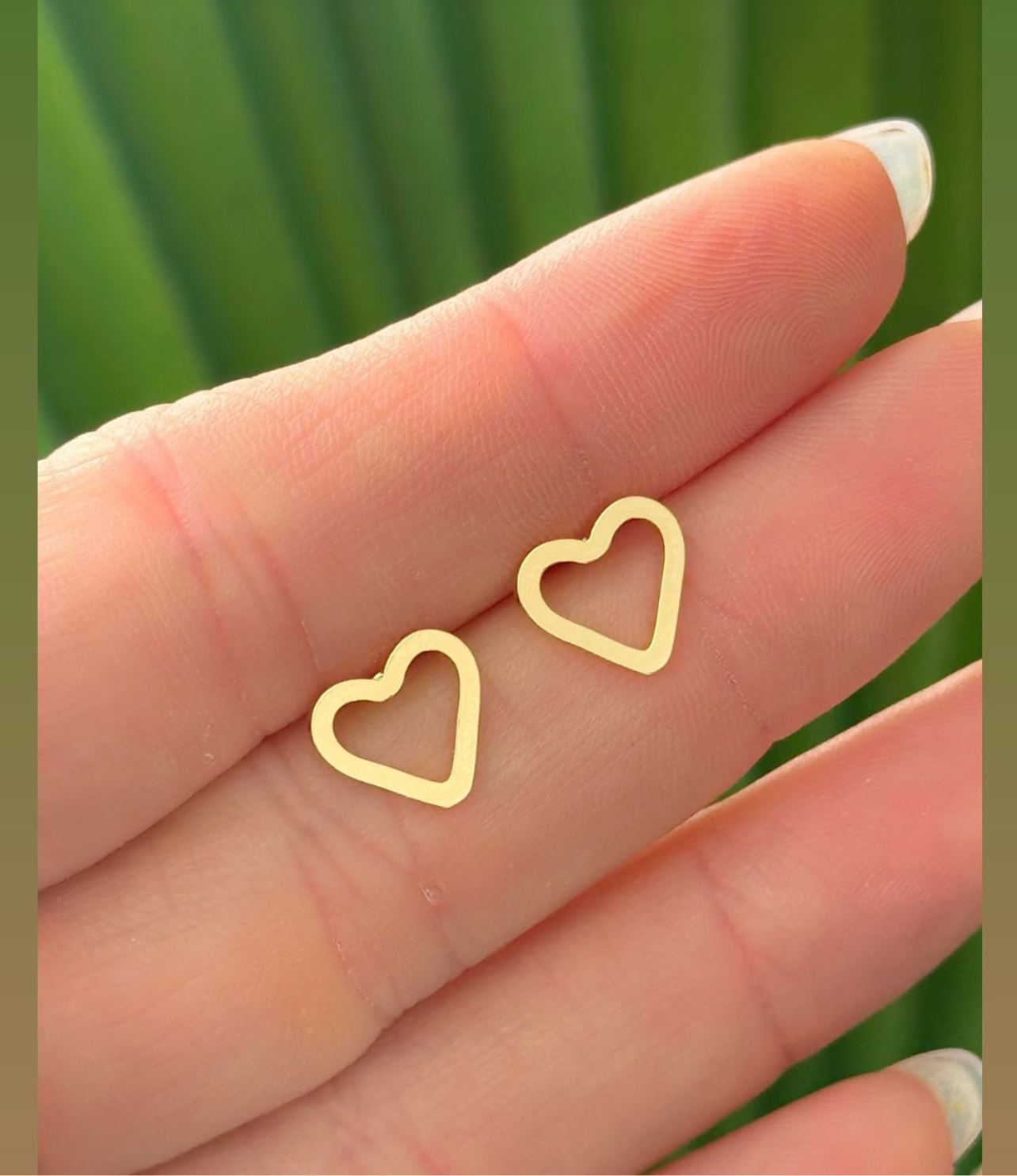 Smooth hollow heart earring 10395