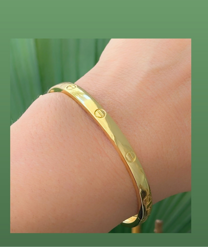 Smooth Bracelet with Raised Nail Head