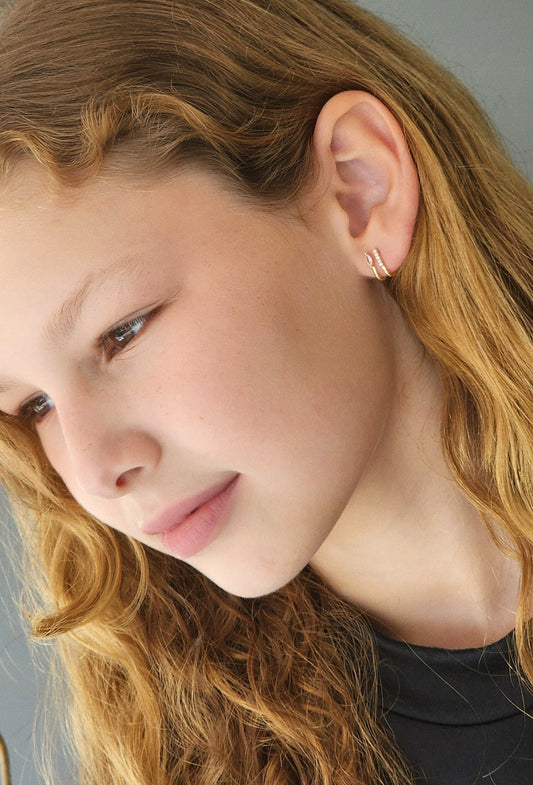 Claw Earring with 1 Marquise and Pavé Wire