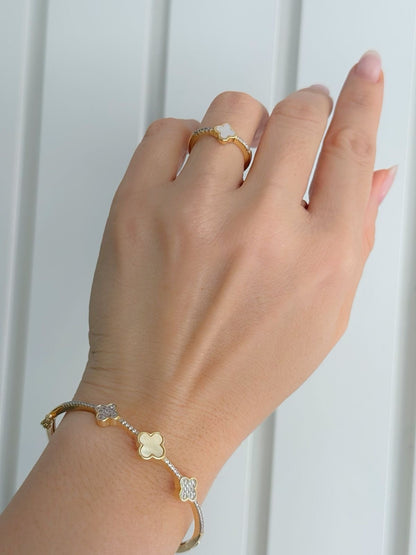 Pearlescent Flower Ring