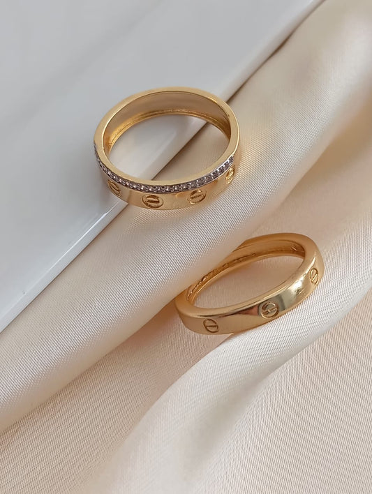 Smooth Ring with One Pavé Row