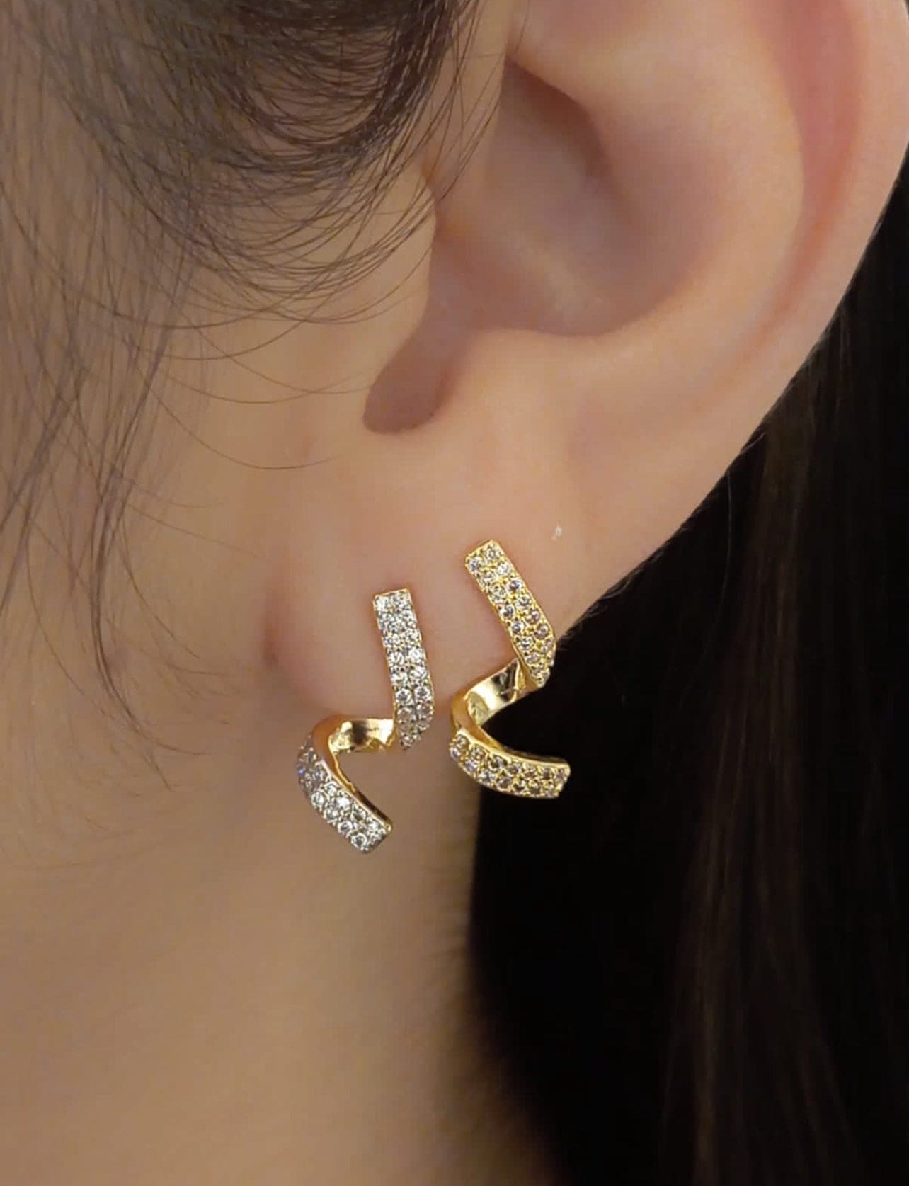 Small pave-set spiral earring 9976